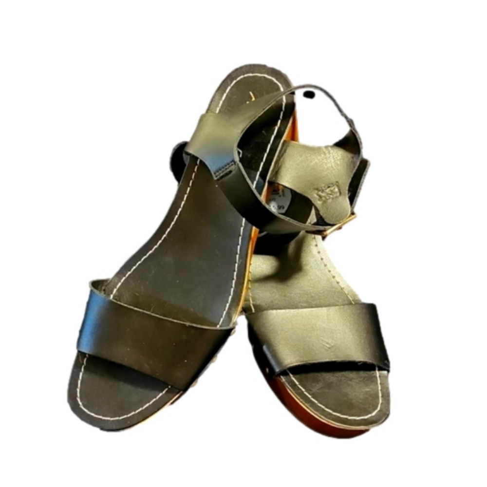 AMERICAN Eagle sandles